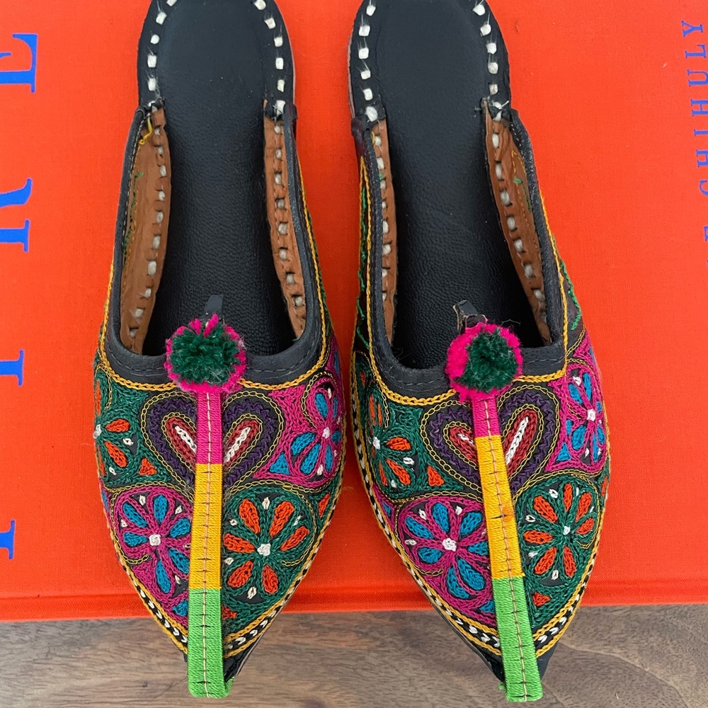 Indian Slipper - Picture 2 of 3